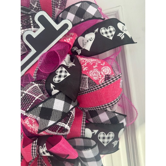 Valentines Day Heart Wreath, The Key To Happiness is Love Sign Door Hanger - Picture 4 of 9